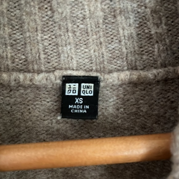 UNIQLO Oversized Cowl Sweater - Picture 2 of 4